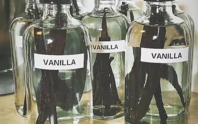 Simple Homemade Vanilla Extract Recipe